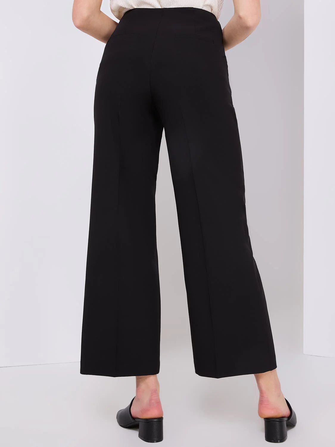 Cropped Wide-Leg Pants With Gold Hardware - Image 4
