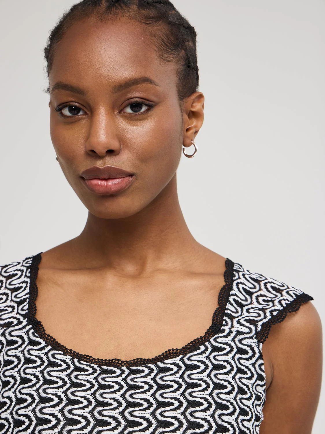 Sleeveless Zig-Zag Crochet Top - Image 3