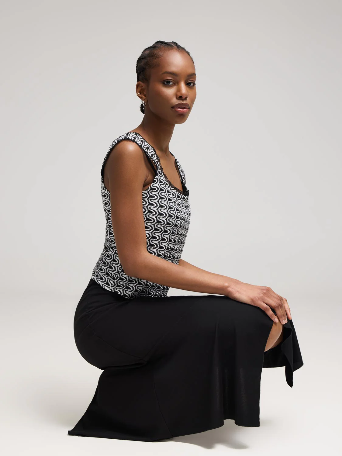 Sleeveless Zig-Zag Crochet Top - Image 4