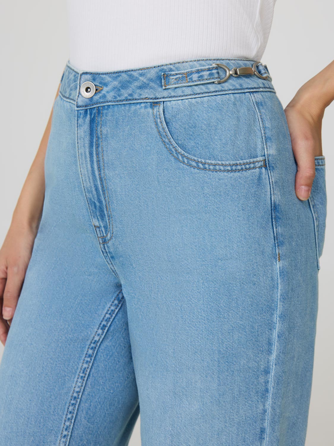 Metal Trim Straight Leg Cotton Jeans - Image 4