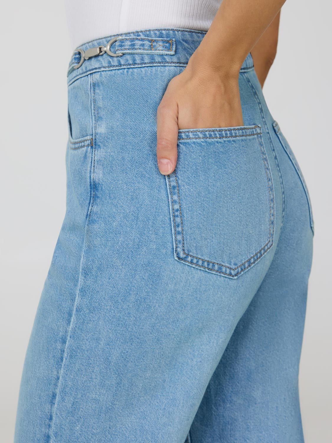 Metal Trim Straight Leg Cotton Jeans - Image 5