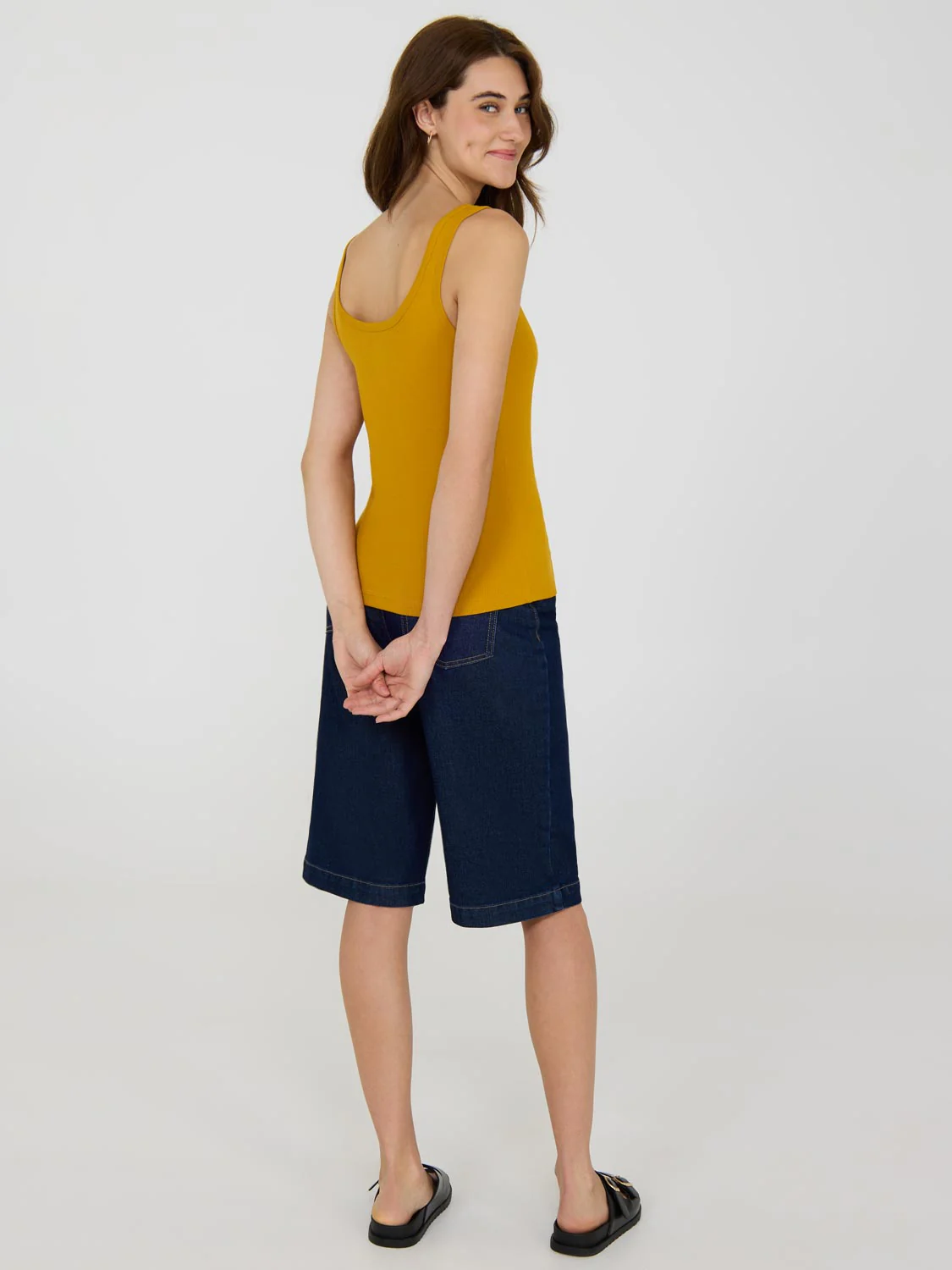 Scoop Neck Sleeveless Ribbed Top - Image 9