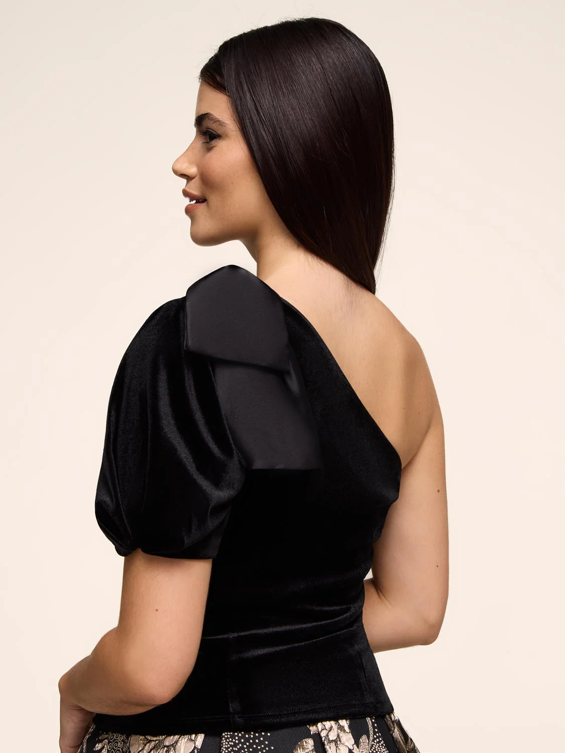 One-Shoulder Velvet Top - Image 4